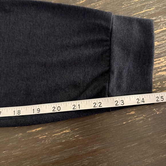 Vuori Heathered Gray Performance Joggers Size M Women - Picture 7 of 10